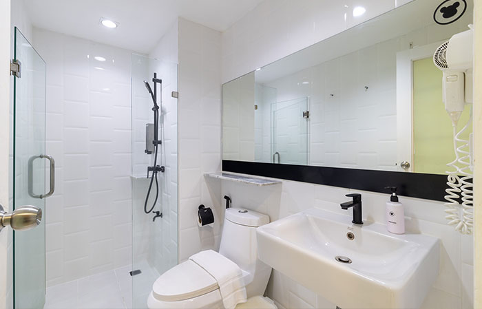 Deluxe Bathroom